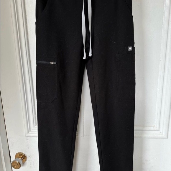 Figs Scrub Pants Sz XXS 2 pairs of black bundle - Picture 8 of 10